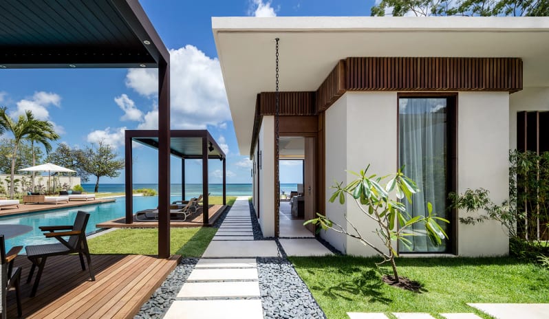 7_-beachfront-villa-looking-through-main-master-bedroom-65552c5e06c05