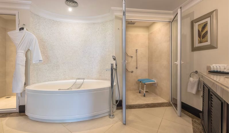 mrutb-accessible-guestbathroom-6952-hor-clsc