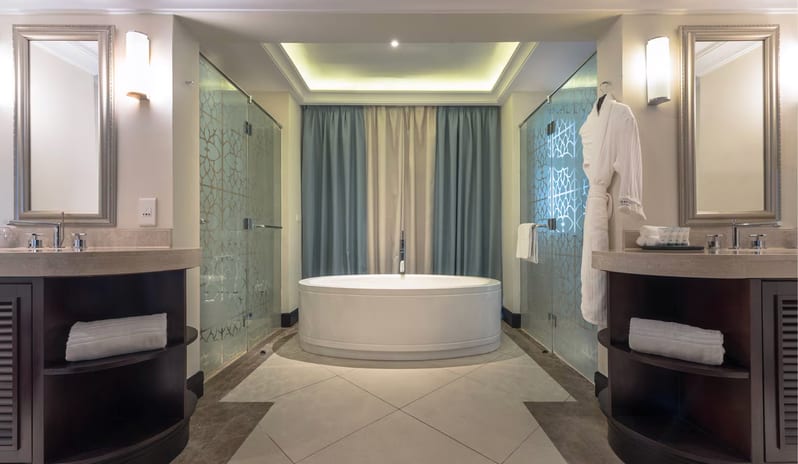 mrutb-deluxe-guestbathroom-6951-hor-clsc