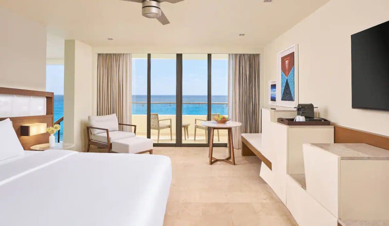 CANIF-P0581-Oceanfront-Lighthouse-Suite-Patio.16x9