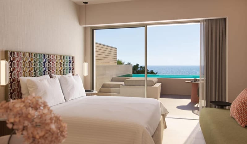 Avali_Deluxe-Double-Room-Private-Pool-Front-Sea-View-2-1024x768