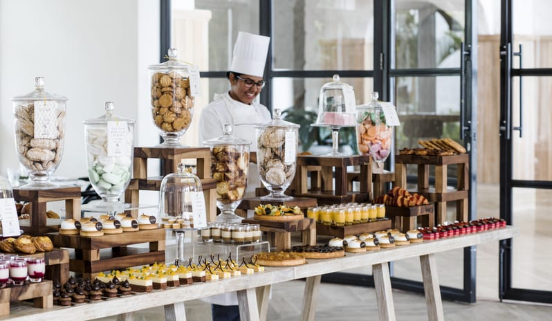 One&Only Le Saint Geran - L'Artisan_Presentation_Table_With_Chef