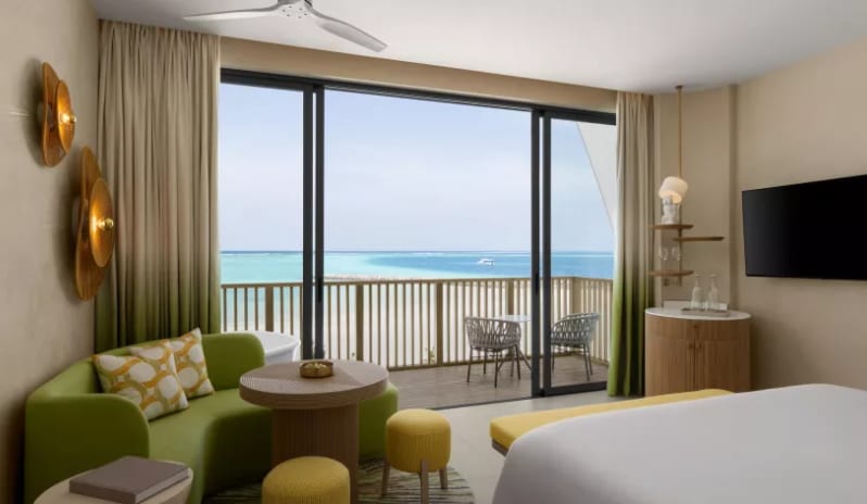 02-panoramic-lagoon-room-with-open-air-bath.jpg