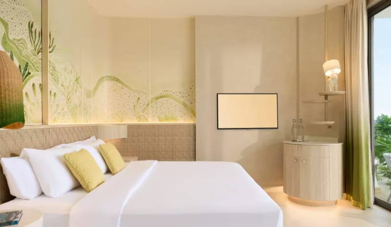 03-cmlm-mirage-beachfront-room-05.jpg