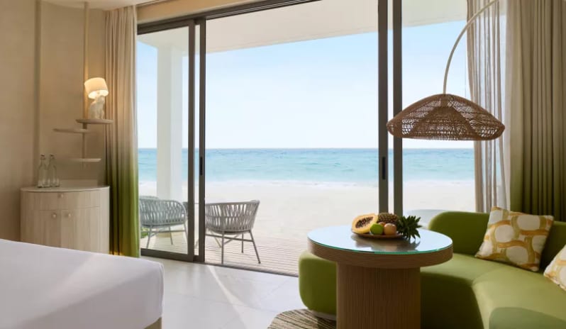 04-cmlm-beachfront-room-with-open-air-bath-04.jpg