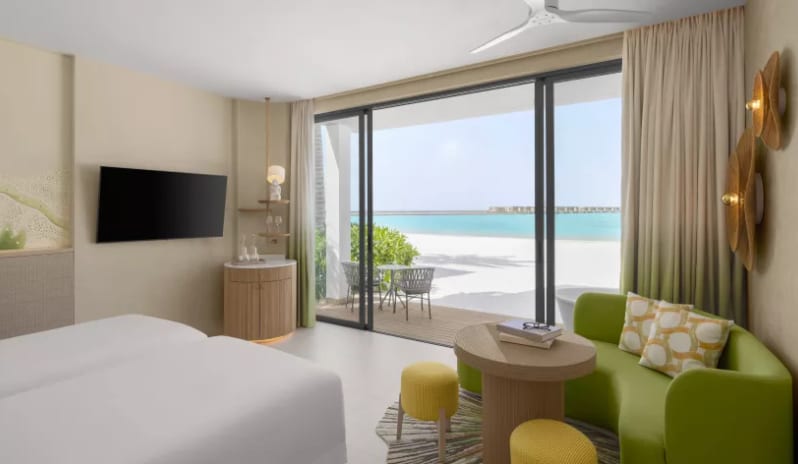 04-cmlm-beachfront-room-with-open-air-bath-10.jpg