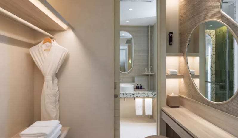 04-cmlm-beachfront-room-with-open-air-bath_0.jpg