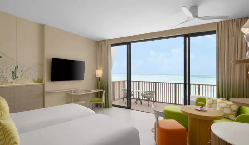 05-cmlm-mirage-panoramic-room-with-jacuzzi-02.jpg