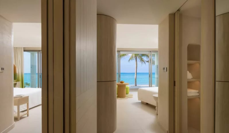 06-cmlm-mirage-beachfront-room-with-jacuzzi-02.jpg