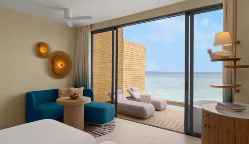 indian-ocean-holidays-maldives-centara-mirage-lagoon-maldives-overwater-villa-with- jacuzzi