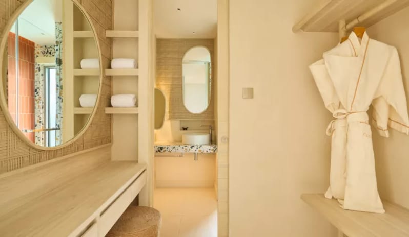 indian-ocean-holidays-maldives-centara-mirage-lagoon-maldives-overwater-villa-with- jacuzzi