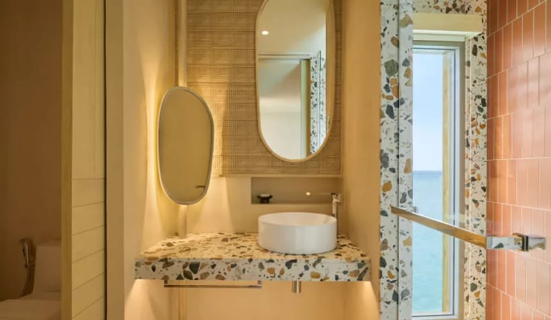 indian-ocean-holidays-maldives-centara-mirage-lagoon-maldives-overwater-villa-with- jacuzzi