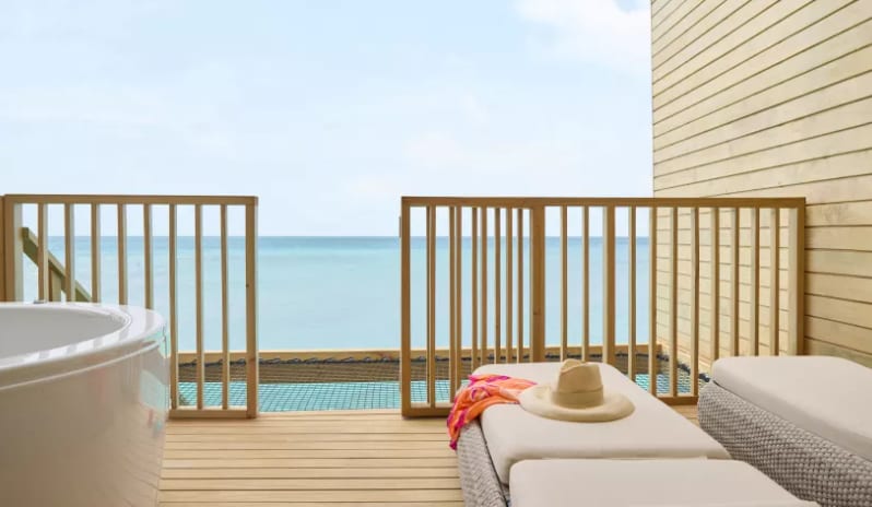 indian-ocean-holidays-maldives-centara-mirage-lagoon-maldives-mirage-overwater- sunset-villa-with-jacuzzi