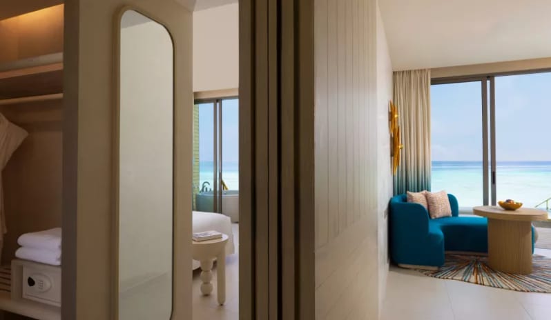 indian-ocean-holidays-maldives-centara-mirage-lagoon-maldives-overwater-sunrise- villa-with-jacuzzi
