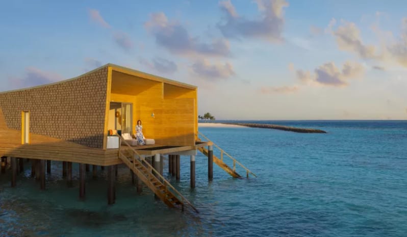 indian-ocean-holidays-maldives-centara-mirage-lagoon-maldives-overwater-sunrise- villa-with-jacuzzi