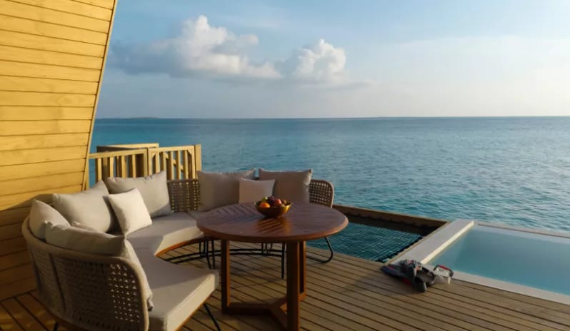indian-ocean-holidays-maldives-centara-mirage-lagoon-maldives-mirage-overwater- sunrise-pool-villa