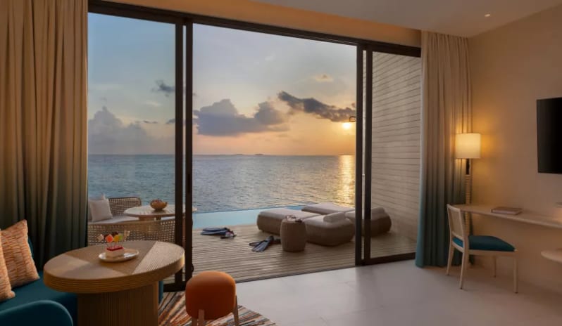 indian-ocean-holidays-maldives-centara-mirage-lagoon-maldives-mirage-overwater- sunrise-pool-villa