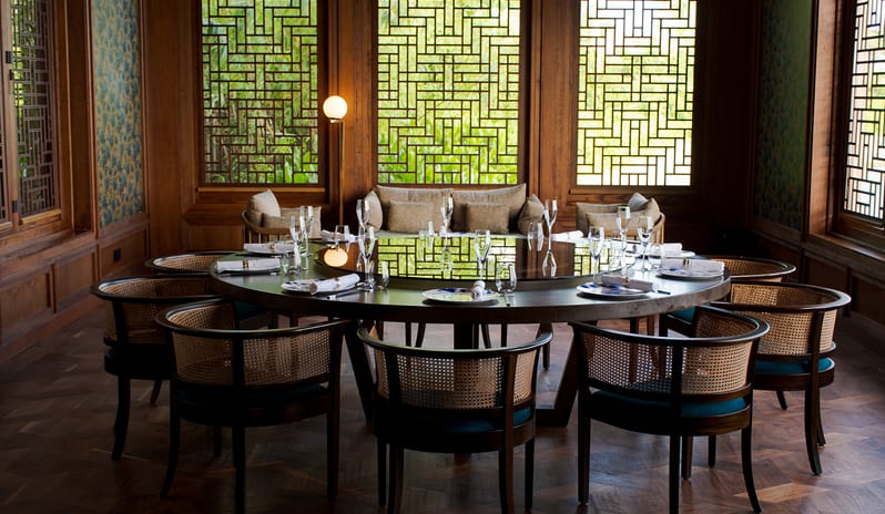 Waldorf_Astoria_Maldives_Ithaafushi_Dining_Table_Group