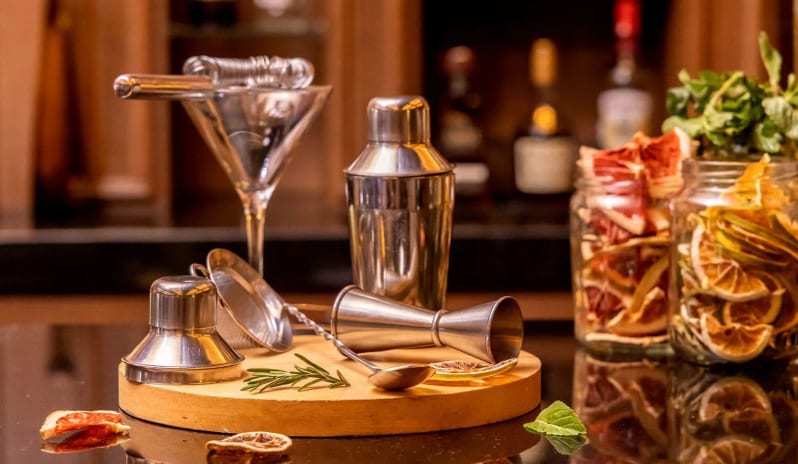 Moon Palace Nizuc - Pier 8_bartender-set-bar