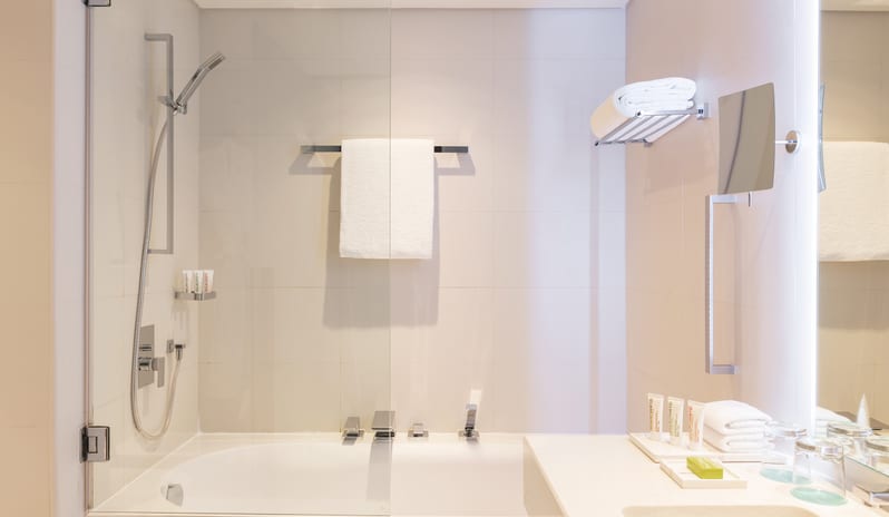 Le Royal Meridien Beach Resort & Spa - Super Deluxe Land View Room_Bathroom