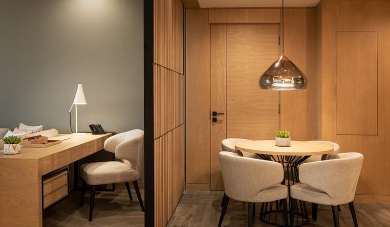 Le Royal Meridien Beach Resort & Spa - Royal Club Tower Suite_DinningArea