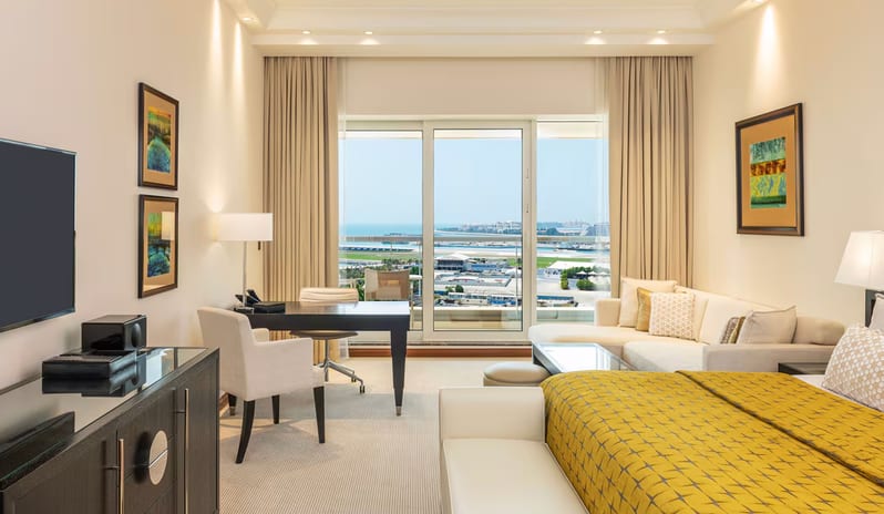 grosvenor-house-premier_room_guestroom