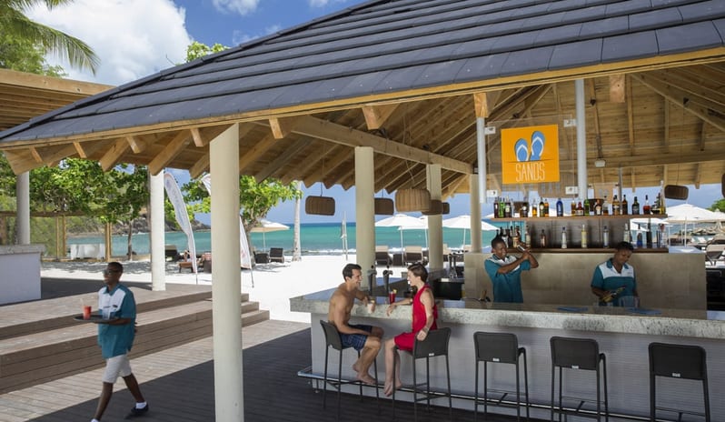 royalton-saint-lucia-chil-sands-beach-bar