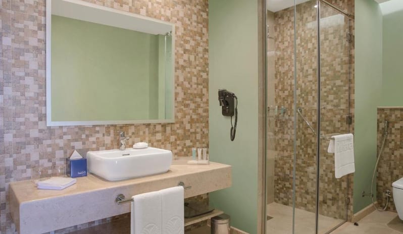 middle-east-holidays-ras-al-khaimah-the-cove-rotana-resort-spacious- guest-room