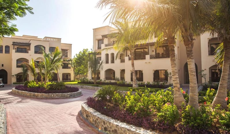 middle-east-holidays-ras-al-khaimah-the-cove-rotana-resort-spacious- guest-room