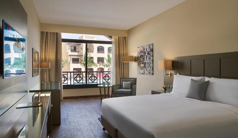 middle-east-holidays-ras-al-khaimah-the-cove-rotana-resort-spacious- guest-room