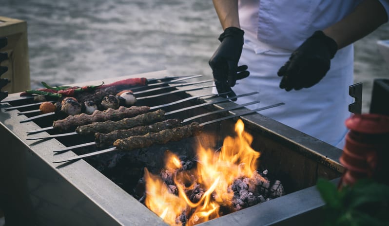 middle-east-holidays-ras-al-khaimah-the-cove-rotana-resort-breakers-beach-bar&lounge