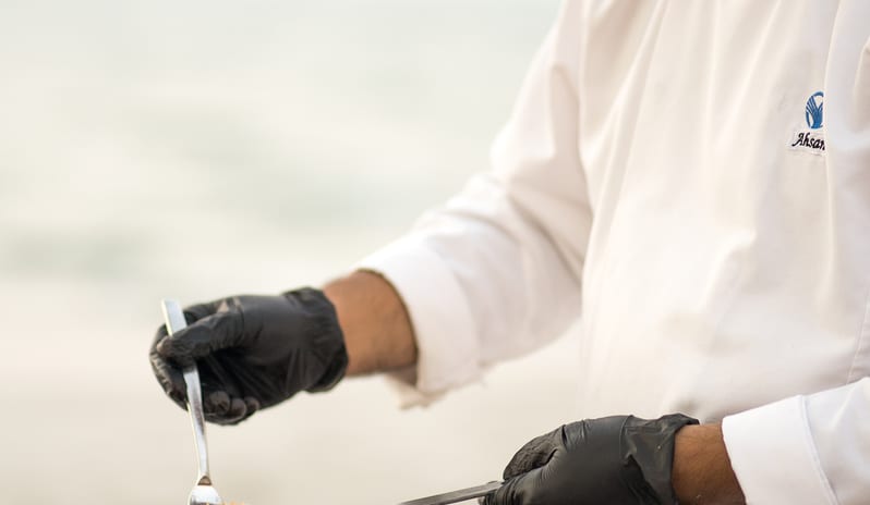 middle-east-holidays-ras-al-khaimah-the-cove-rotana-resort-breakers-beach-bar&lounge