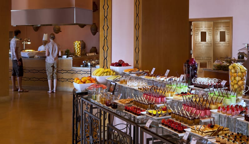 middle-east-holidays-ras-al-khaimah-the-cove-rotana-resort-cinammon-all-day-dining-terrace-buffet