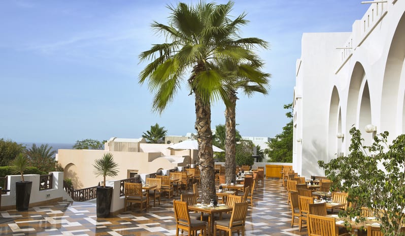 middle-east-holidays-ras-al-khaimah-the-cove-rotana-resort-cinammon-all-day-dining-terrace