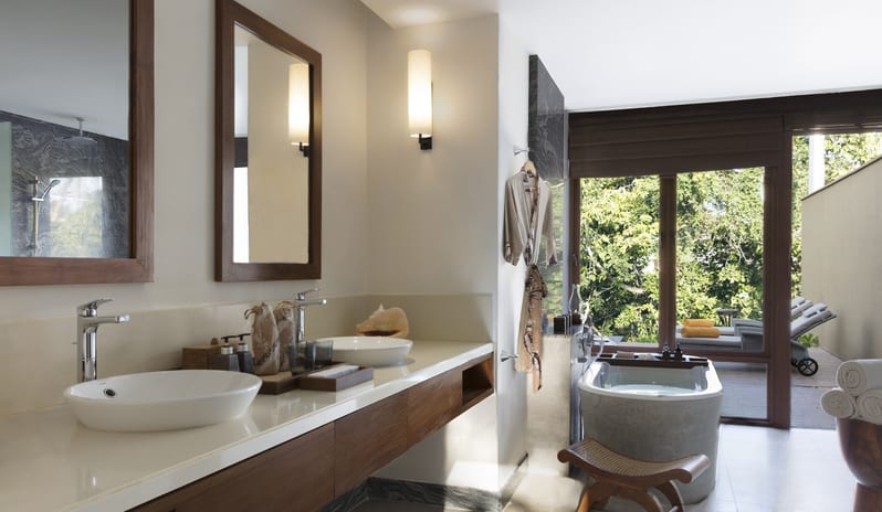 indian-ocean-holidays-sri-lanka-anantara-peace-haven-tangalle-resort-hotel-garden-pool-villa-bathroom