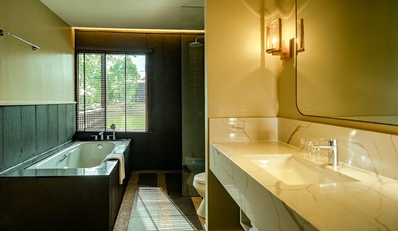 asia-holidays-malaysia-langkawi/pelangi-beach-resort-spa-langkawi-pool- terrace-room-bathroom