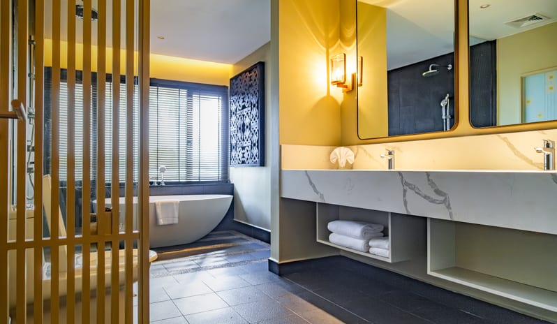 asia-holidays-malaysia-langkawi-pelangi-beach-resort-spa-langkawi-pelangi-suite-bathroom