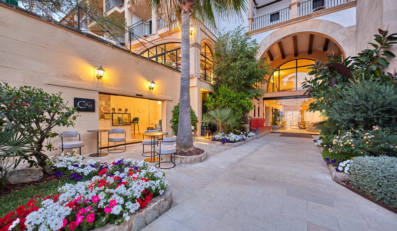 europe-holidays-spain-majorca-secrets-mallorca-villamil-resort-spa-hotel-coco-café-entrance