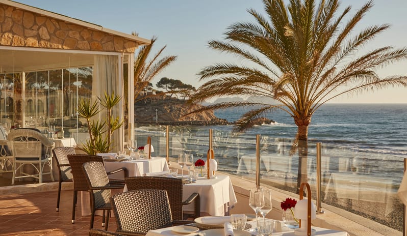 europe-holidays-spain-majorca-secrets-mallorca-villamil-resort-spa-hotel-seaside-grill