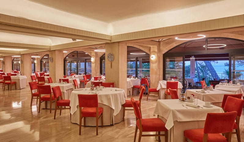 europe-holidays-spain-majorca-secrets-mallorca-villamil-resort-spa-hotel-world-café