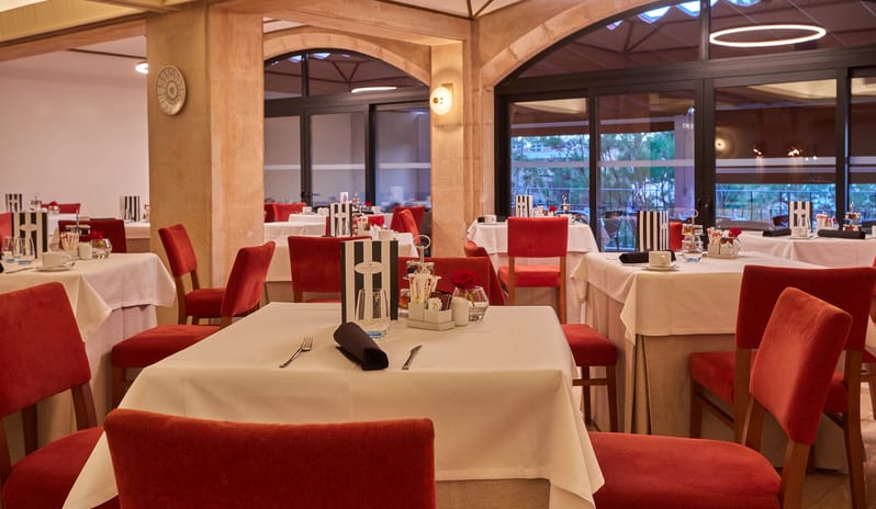 europe-holidays-spain-majorca-secrets-mallorca-villamil-resort-spa-hotel-world-café
