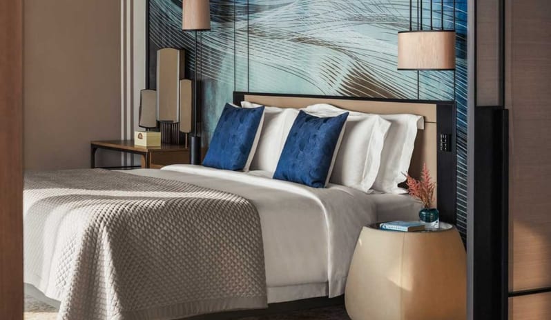 middle-east-holidays-dubai-one-only-royal-mirage-residence-spa-hotel - sanctuary-suite-suite-bedroom