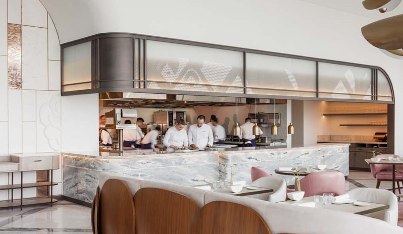 middle-east-holidays-dubai-one-only-royal-mirage-residence-spa-hotel -la-dame-de-pic-live-kitchen