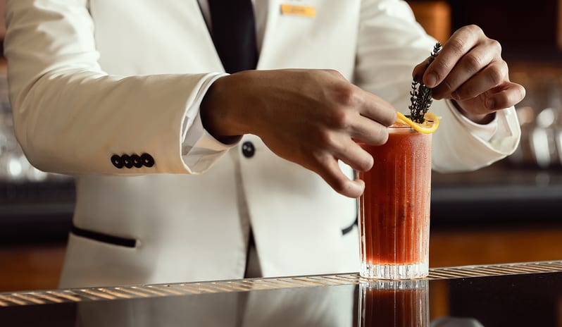 middle-east-holidays-abu-dhabi-st-regis-saadiyat-island-resort-hotel-the- manhattan-lounge