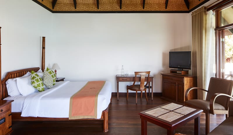 indian-ocean-holidays-maldives-sun-siyam-olhuveli-water-villa-bedroom