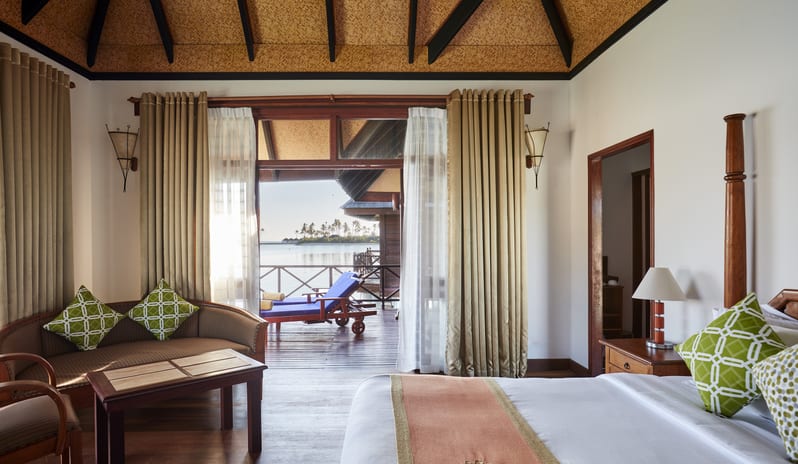 indian-ocean-holidays-maldives-sun-siyam-olhuveli-water-villa-bedroom