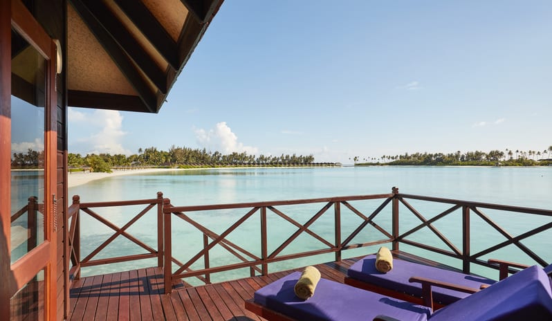 indian-ocean-holidays-maldives-sun-siyam-olhuveli-water-villa-deck