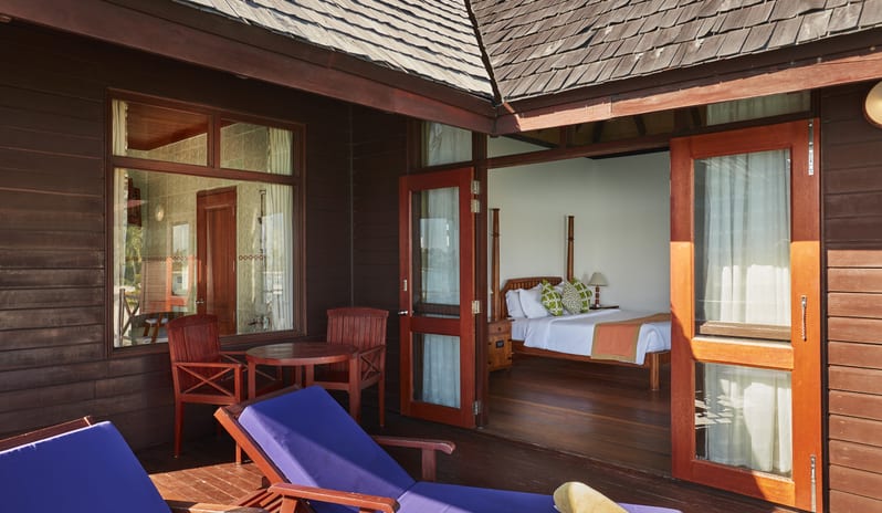 indian-ocean-holidays-maldives-sun-siyam-olhuveli-water-villa-deck