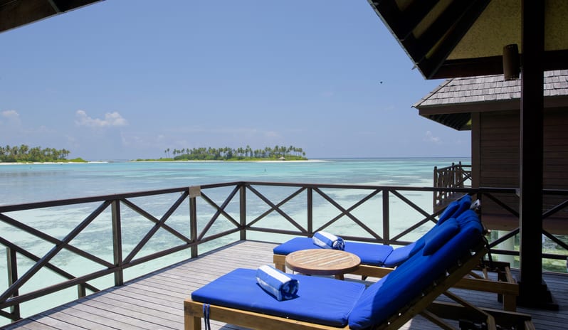 indian-ocean-holidays-maldives-sun-siyam-olhuveli-water-villa-deck