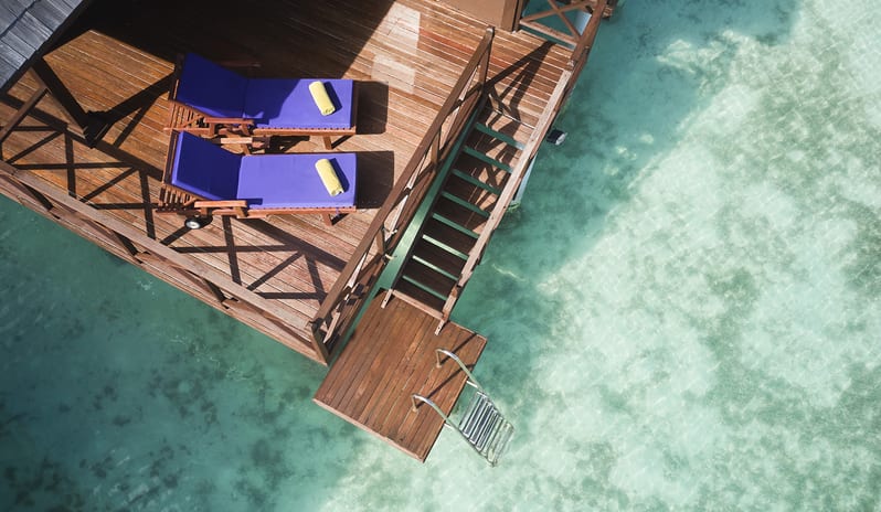 indian-ocean-holidays-maldives-sun-siyam-olhuveli-water-villa-deck